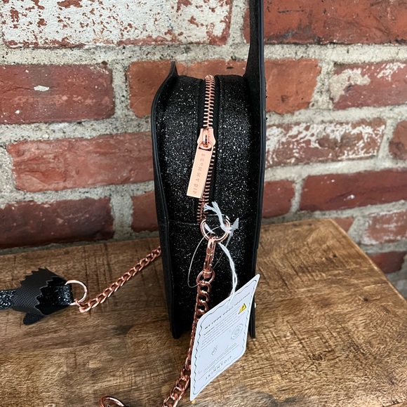 Skinny-dip champagne bottle bag perfect for New Year’s. New with tags. - Picture 2 of 8